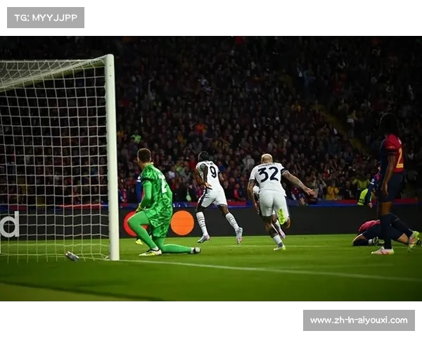 邓弗里斯精彩表现助国米战平巴萨 双方首回合激战成3-3平局